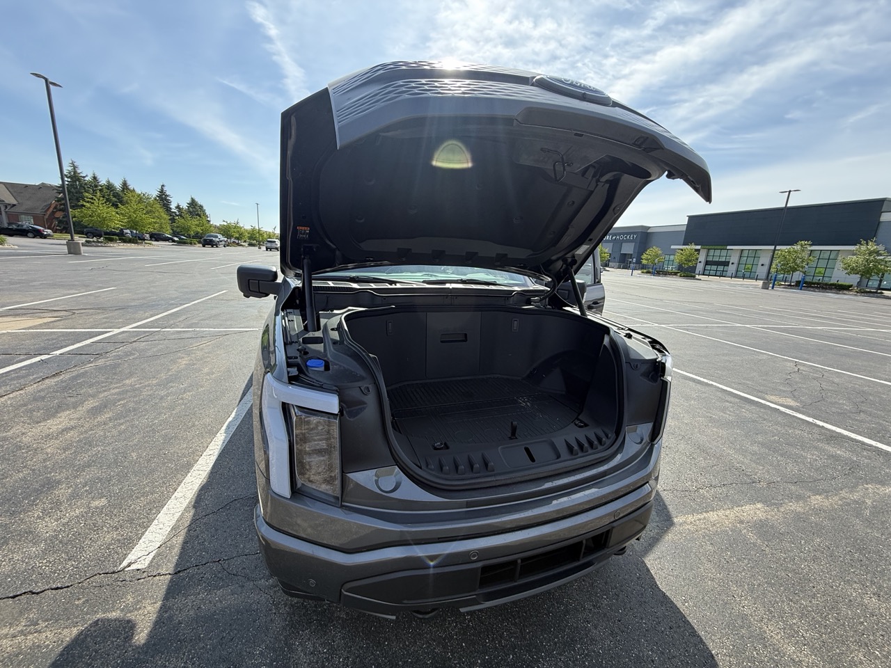 2023 FORD F-150 XLT photo 8 of 12
