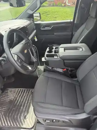 2025 CHEVROLET Silverado photo 4 of 7