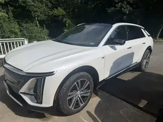 2024 CADILLAC Lyriq Luxury 2 photo 5 of 7