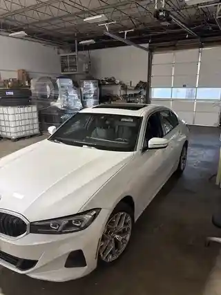 2025 BMW 330i photo 2 of 5