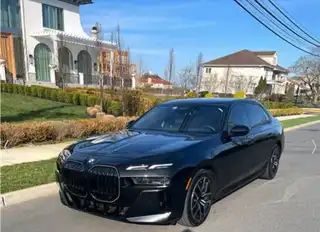 2025 BMW 740i