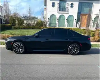 2025 BMW 740i xDrive photo 3 of 6