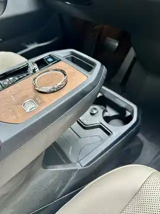 2025 BMW iX xDrive50 photo 4 of 12