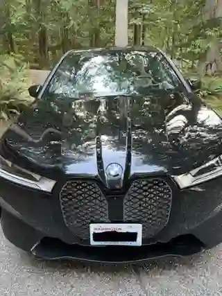 2025 BMW iX xDrive50 photo 7 of 12