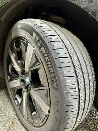 2025 BMW iX xDrive50 photo 11 of 12