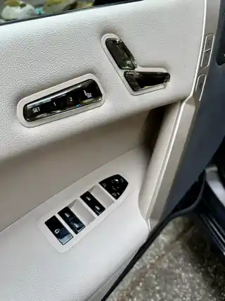 2025 BMW iX xDrive50 photo 12 of 12