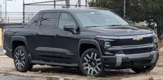 2026 CHEVROLET Silverado LT photo 1 of 2