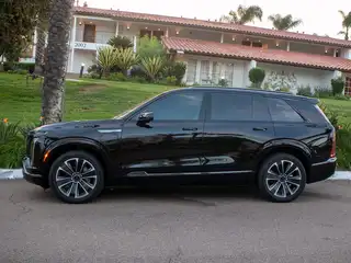 2026 CADILLAC Vistiq Sport photo 3 of 12