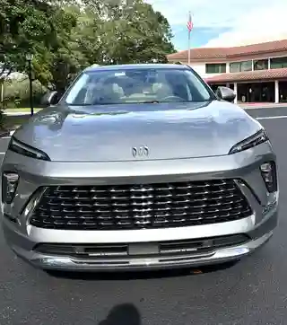2025 BUICK Envision Avenir photo 2 of 11