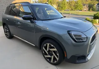 2025 MINI Countryman S ALL4 Iconic photo 2 of 12