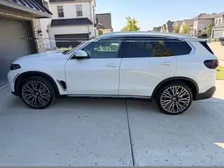 2026 BMW X5 s photo 3 of 4
