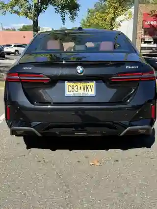 2025 BMW 540i photo 2 of 9