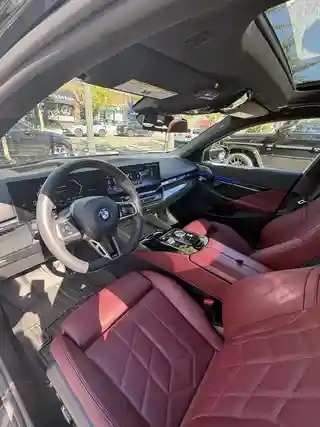 2025 BMW 540i photo 5 of 9