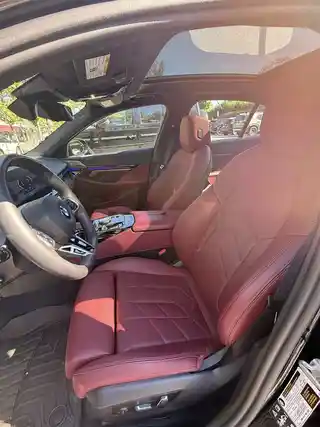2025 BMW 540i photo 6 of 9