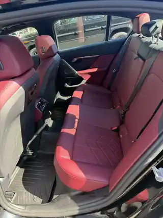 2025 BMW 540i photo 7 of 9
