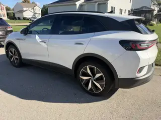2023 VOLKSWAGEN ID.4 Pro S photo 2 of 6